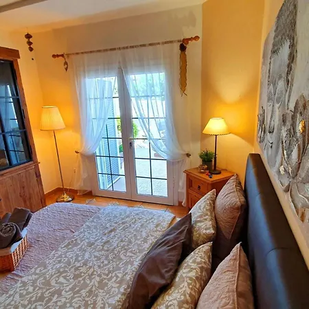 Gemuetliches In Mit Grossem Garten Und Meerblick By Interhome *