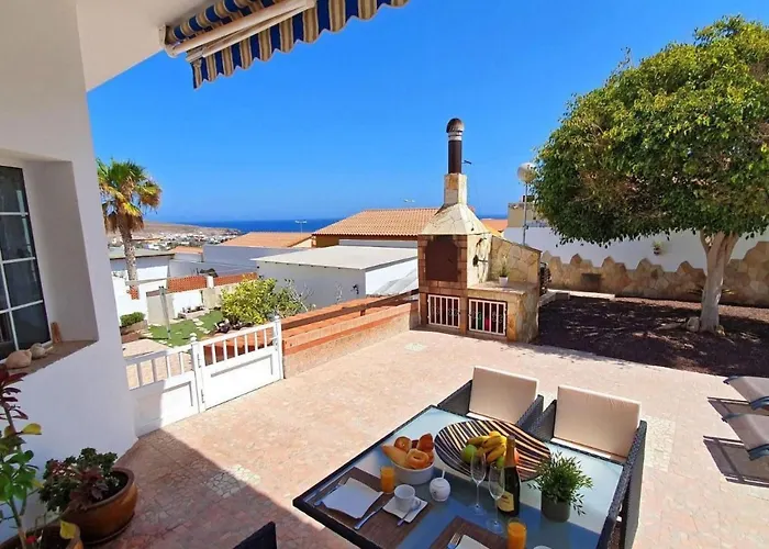 Сasa de vacaciones Gemuetliches In Mit Grossem Garten Und Meerblick By Interhome Tarajalejo