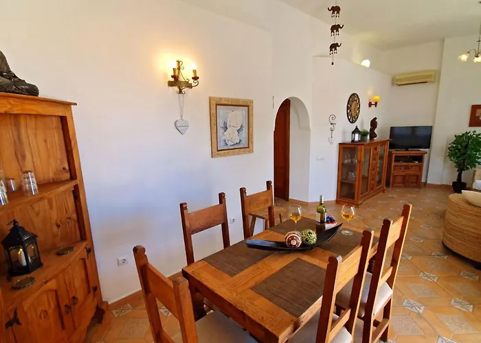 Gemuetliches In Mit Grossem Garten Und Meerblick By Interhome Сasa de vacaciones *