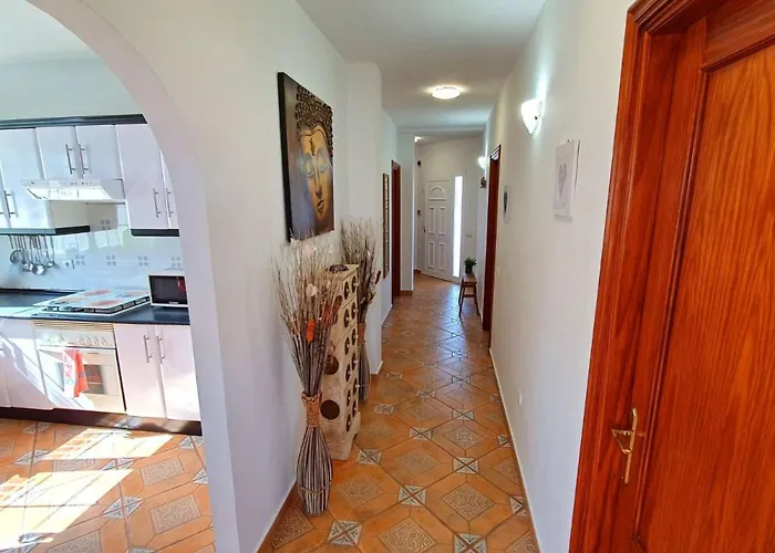 Gemuetliches In Mit Grossem Garten Und Meerblick By Interhome Сasa de vacaciones *