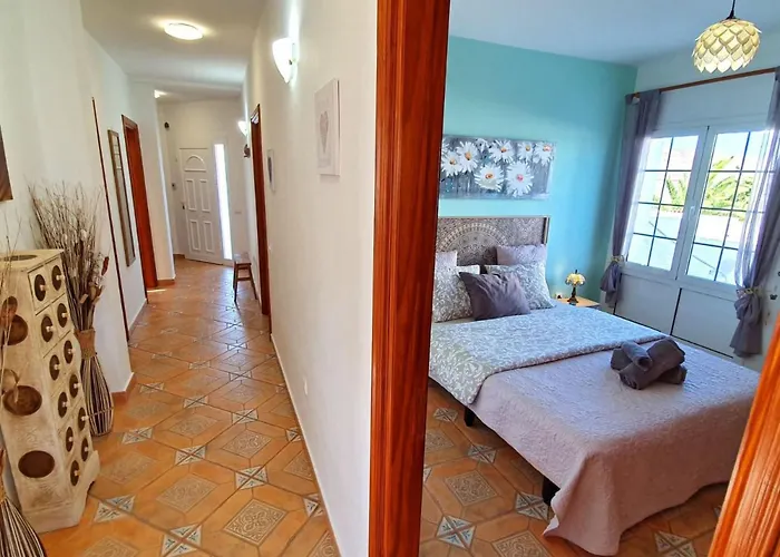 Gemuetliches In Mit Grossem Garten Und Meerblick By Interhome Сasa de vacaciones Tarajalejo