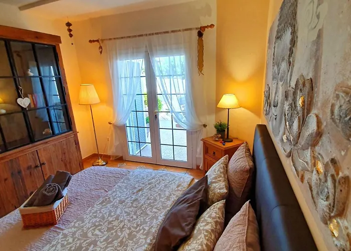 Gemuetliches In Mit Grossem Garten Und Meerblick By Interhome *