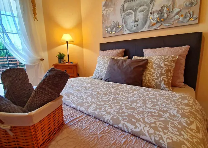 Gemuetliches In Mit Grossem Garten Und Meerblick By Interhome *