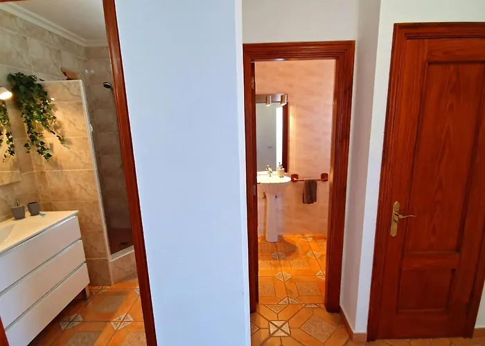 Gemuetliches In Mit Grossem Garten Und Meerblick By Interhome Сasa de vacaciones *