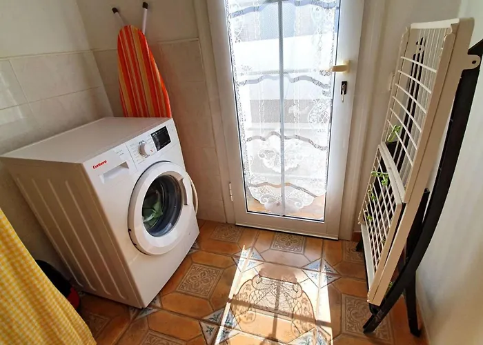 Gemuetliches In Mit Grossem Garten Und Meerblick By Interhome Сasa de vacaciones