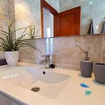 Gemuetliches In Mit Grossem Garten Und Meerblick By Interhome Σπίτι διακοπών