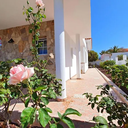 Gemuetliches In Mit Grossem Garten Und Meerblick By Interhome