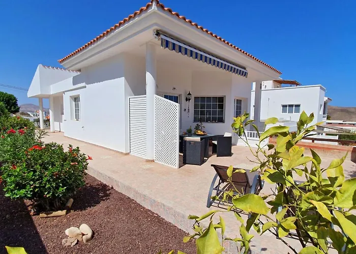 Gemuetliches In Mit Grossem Garten Und Meerblick By Interhome