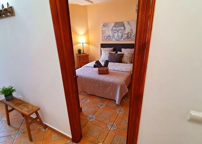 Gemuetliches In Mit Grossem Garten Und Meerblick By Interhome