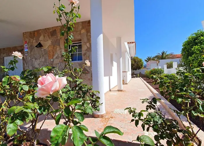 Gemuetliches In Mit Grossem Garten Und Meerblick By Interhome